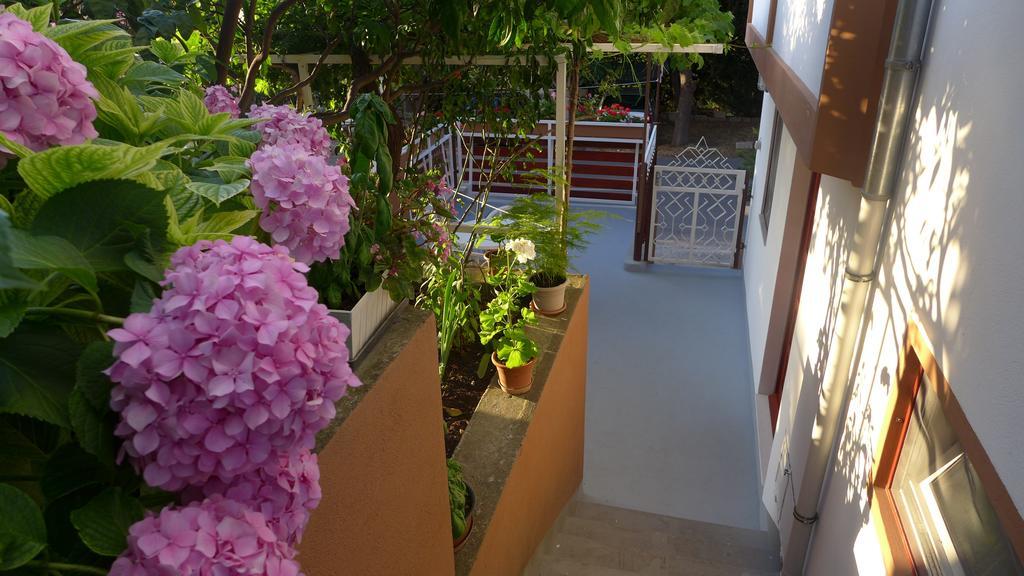 Guest House Kuzmanic Hvar Island Exterior photo