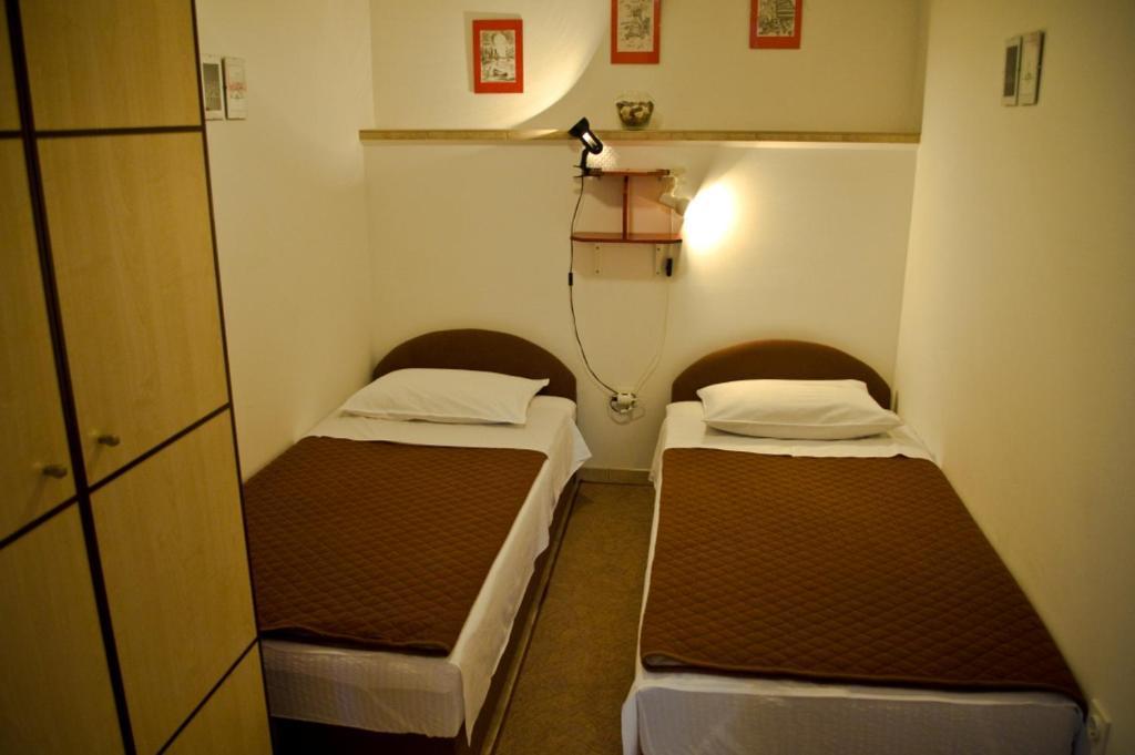 Guest House Kuzmanic Hvar Island Room photo