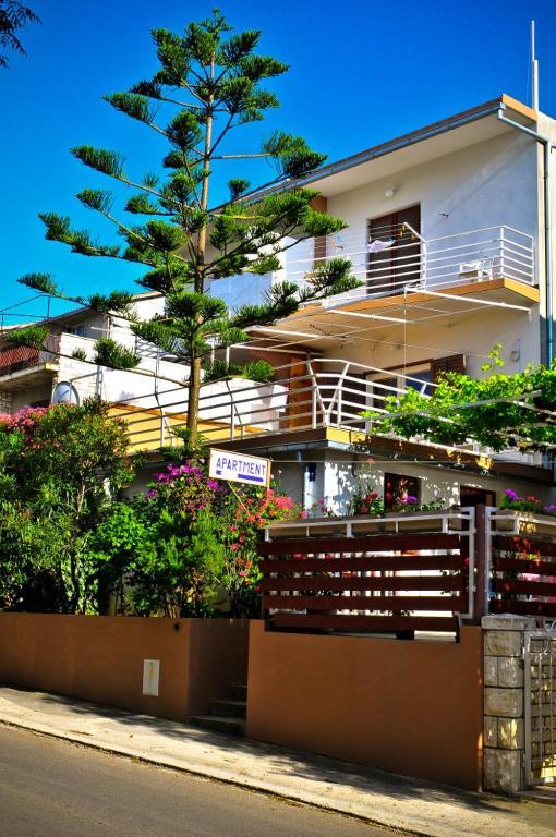 Guest House Kuzmanic Hvar Island Exterior photo